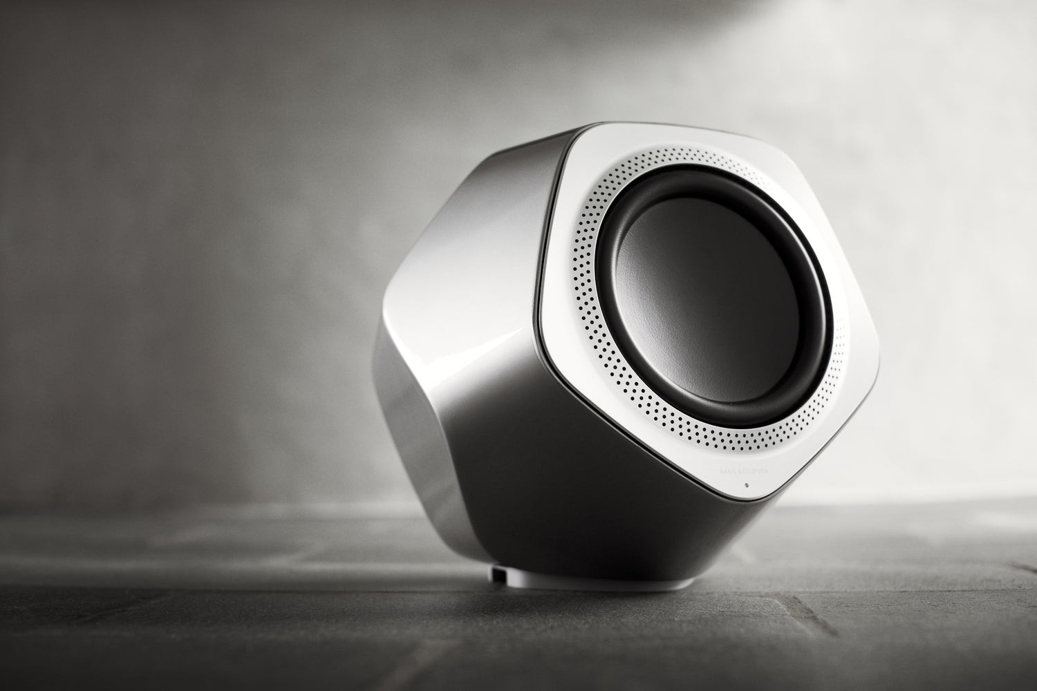 BeoLab 19 in grey