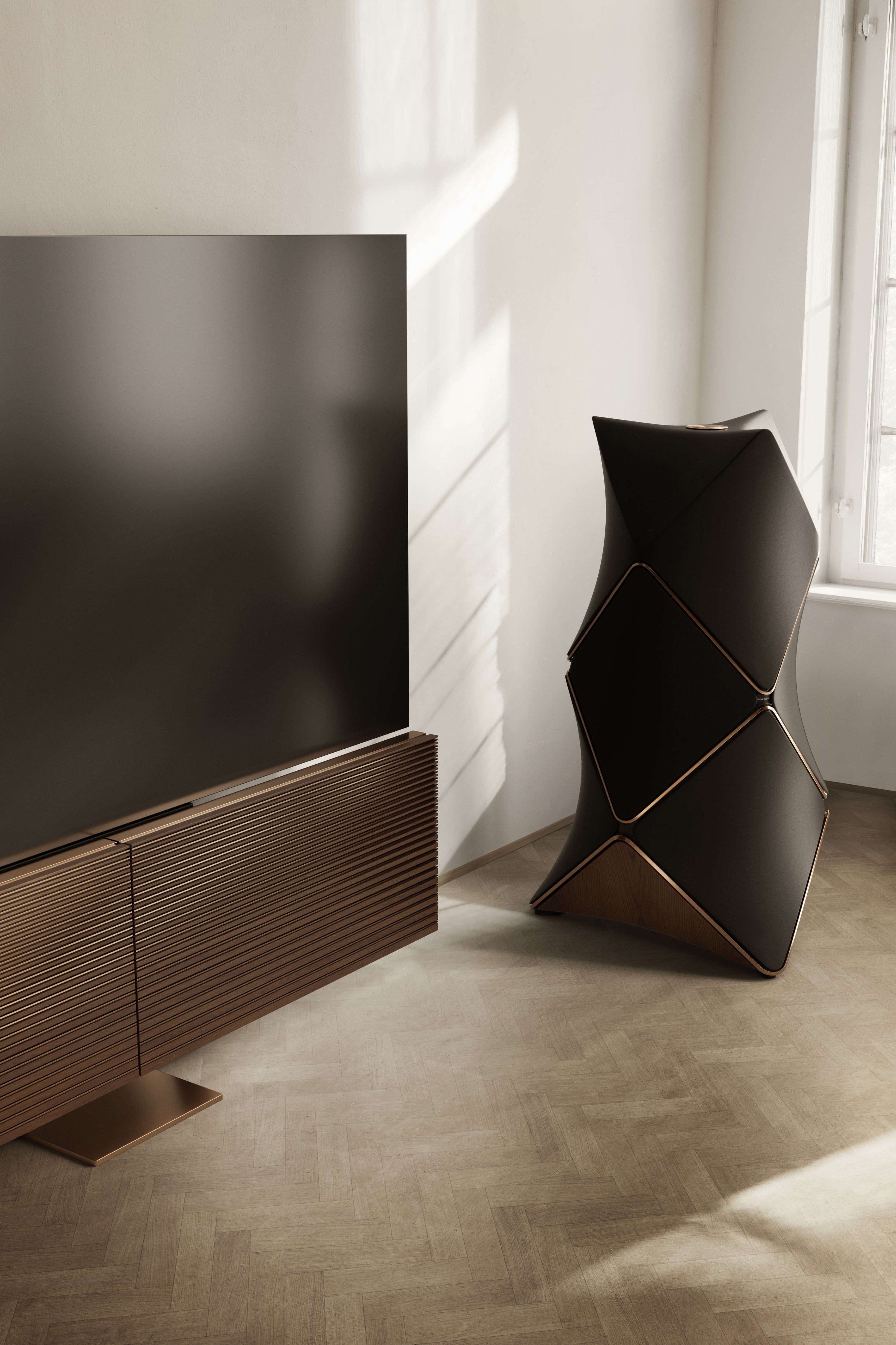 BeoVision Harmony in Bronze Tone mit BeoLab 90