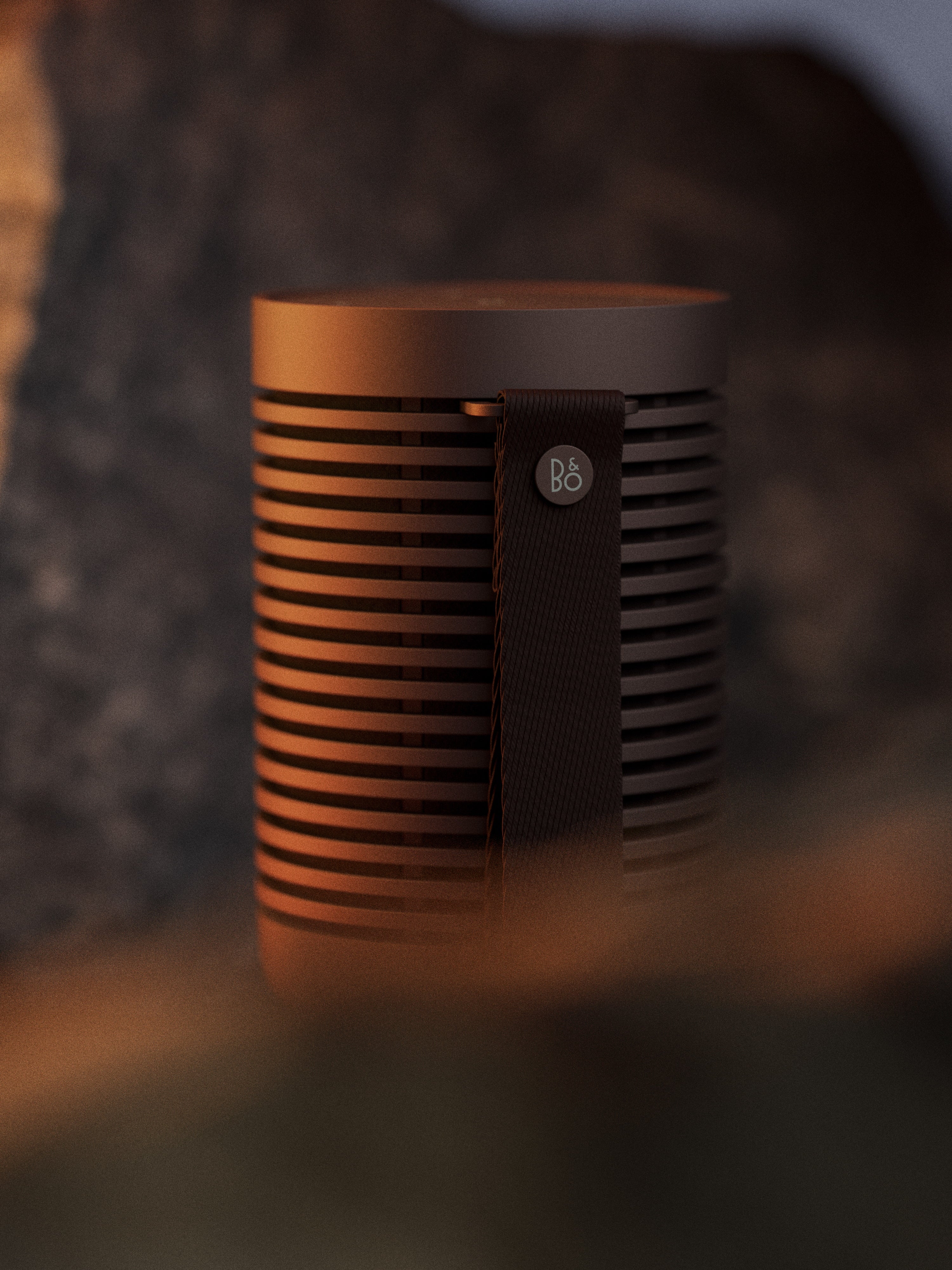 BeoSound Explore in der Farbe Chestnut