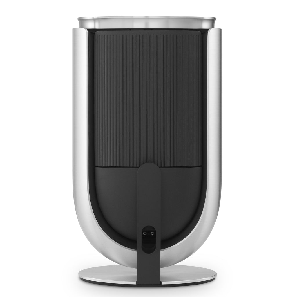 Bang & Olufsen BeoLab 8 in silber auf Tischstandfuß mit Eichholzcover - Ansicht von hinten