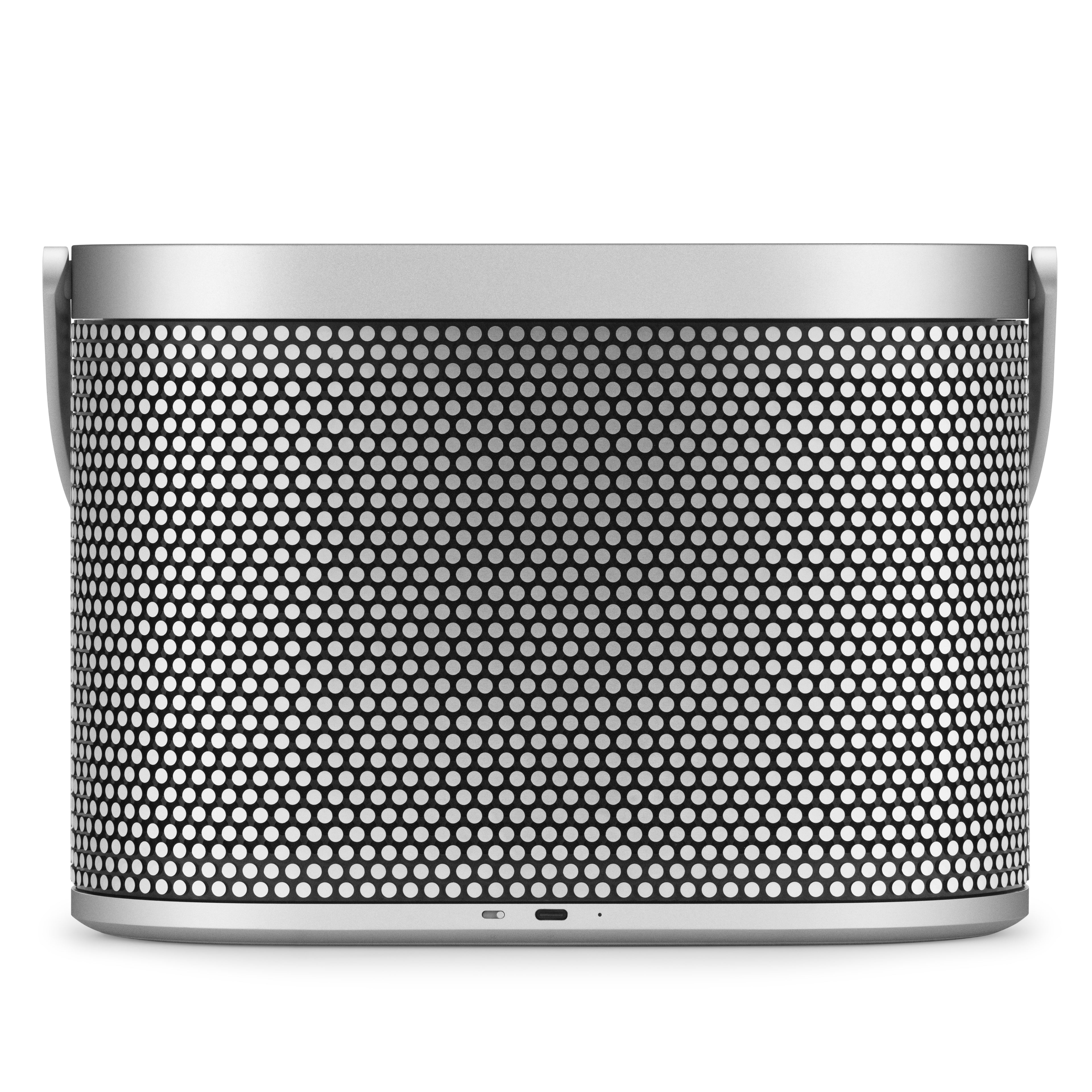 Detailansicht der Rückseite des Bang & Olufsen Beosound A5 Spaced Aluminium mit Fokus auf den USB-C Ladeanschluss und die Status-LED im unteren Aluminium-Rahmen.
