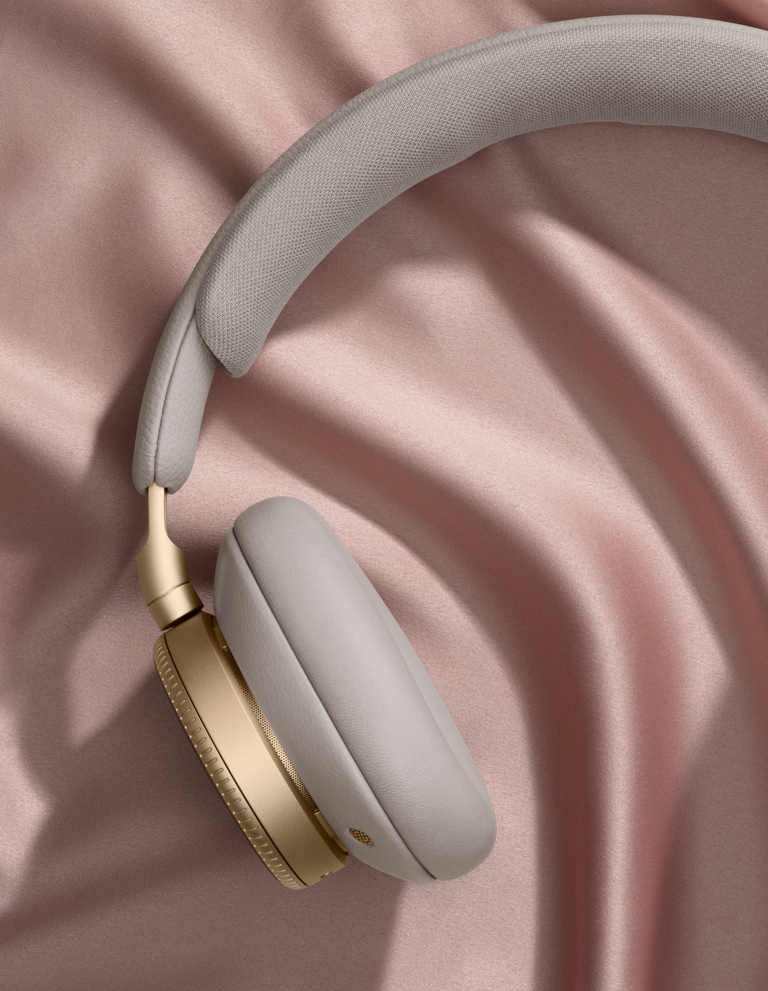 Bang & Olufsen Beoplay H100 hourglas sand