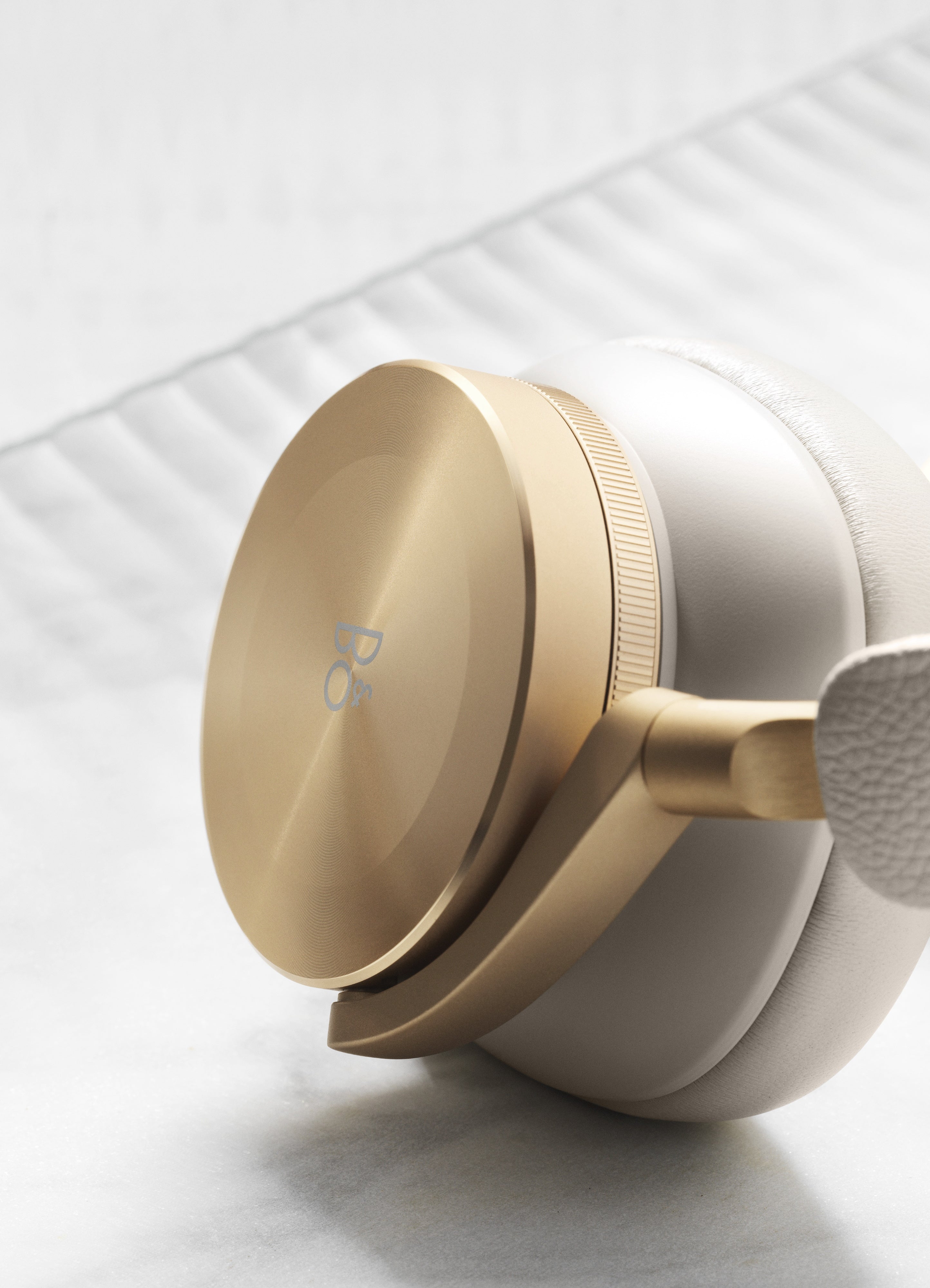 BeoPlay H95 - Over-Ear Headphones (ANC) « B&O – Luxussound