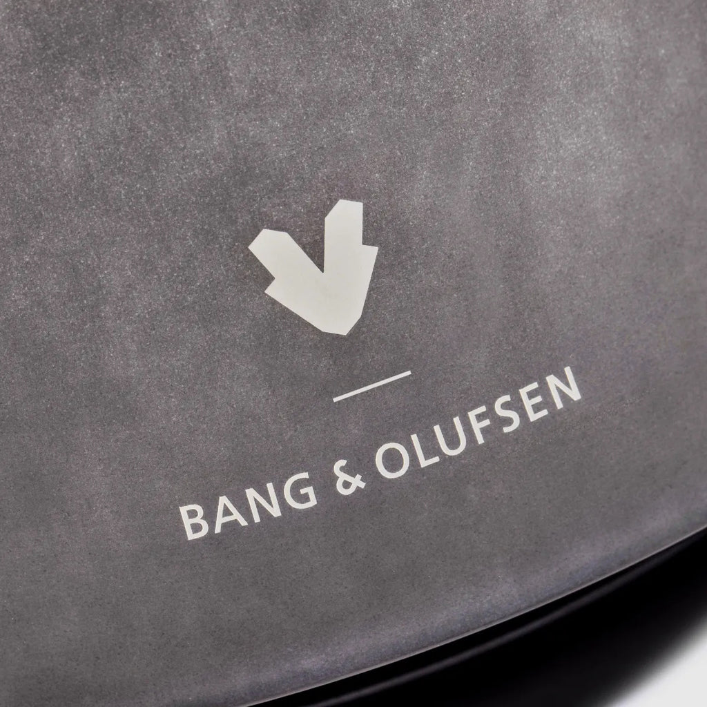 Beosound 2 Vollebak Edition. Detailaufnahme Logo