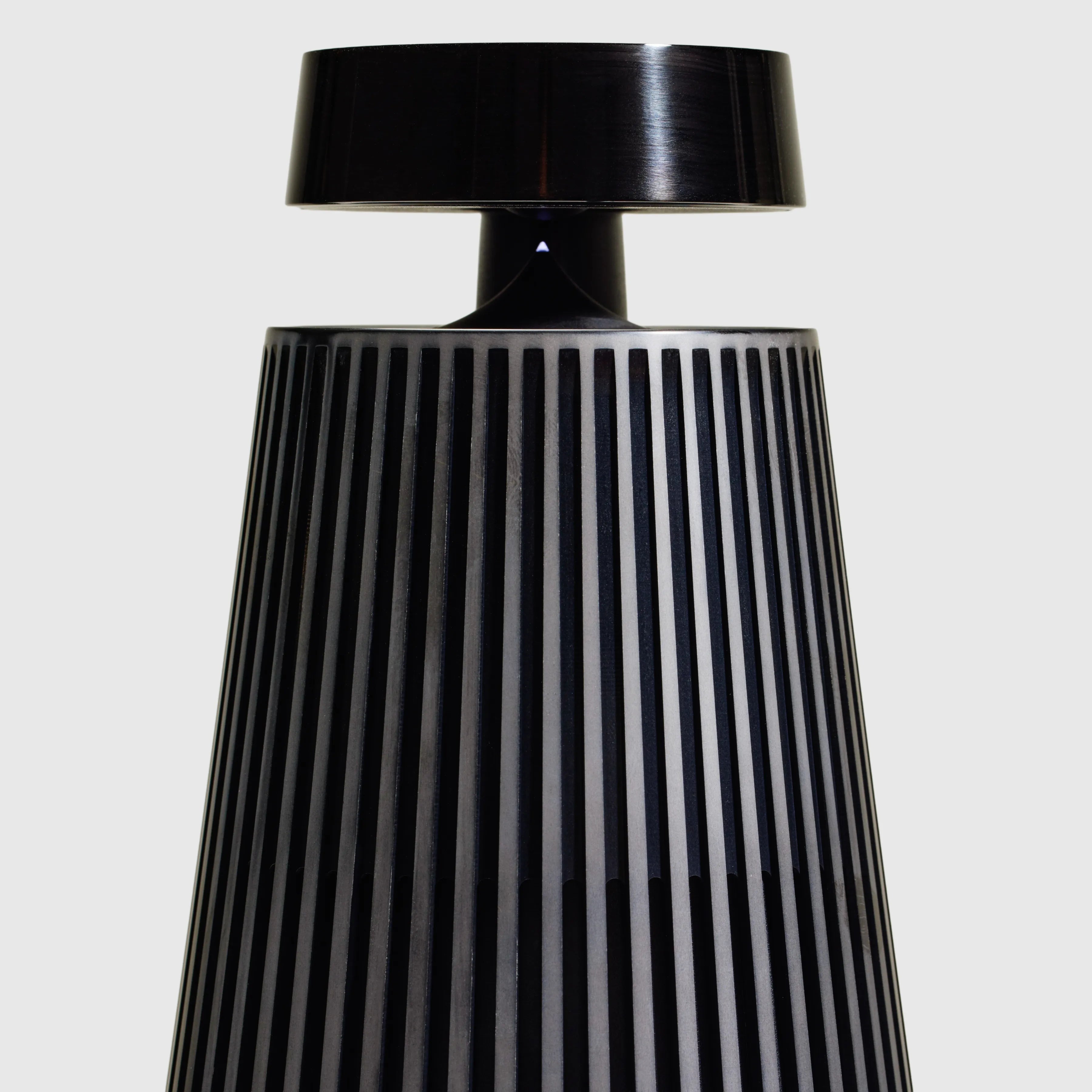 Beosound 2 Vollebak Edition. Detailaufnahme Linse