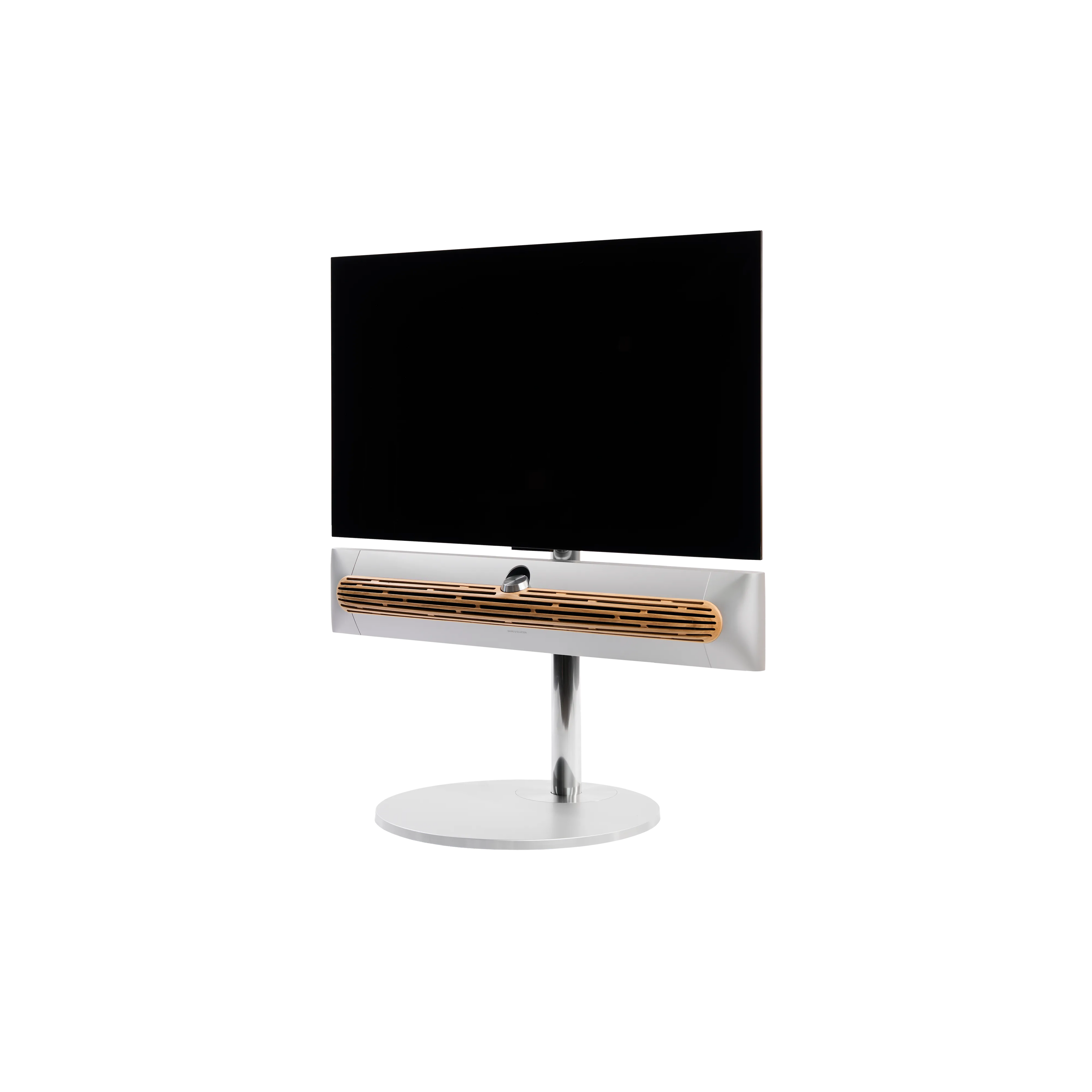 Beosound Premiere in natural aluminium auf STB Bodenstandfuß mit Eichenholzcover , mit 42 Zoll LG OLED Panel - Ansicht schräg von der Seite