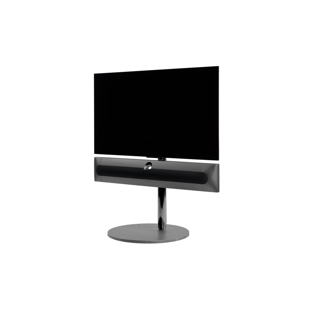Beosound Premiere in black anthracite auf Bodenstandfuß von stb brackets,  mit Stoffcover, mit 42  Zoll LG OLED Panel - Ansicht schräg vorn 