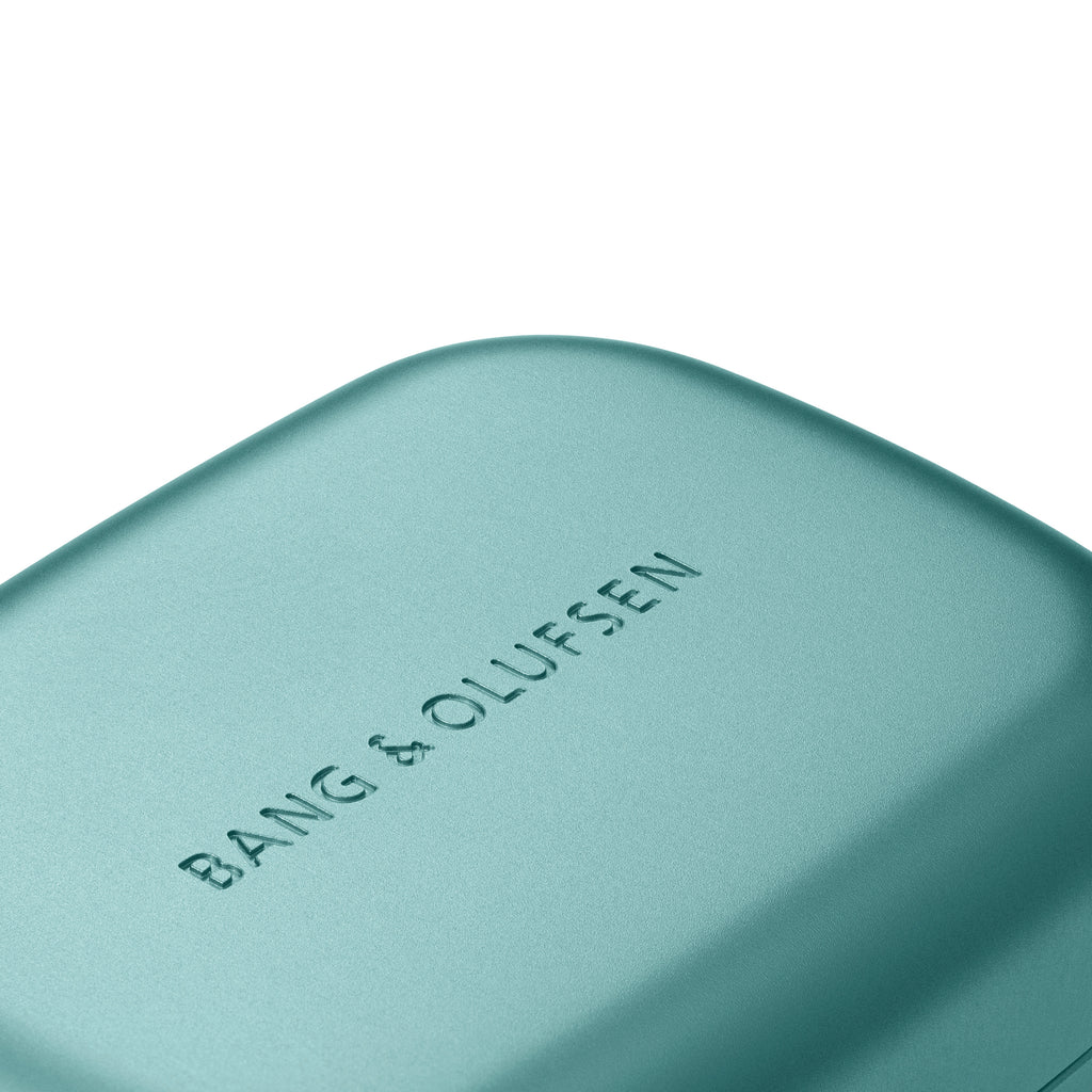 Ladeschale des Beoplay Eleven von Bang & Olufsen in Eucalyptus Green