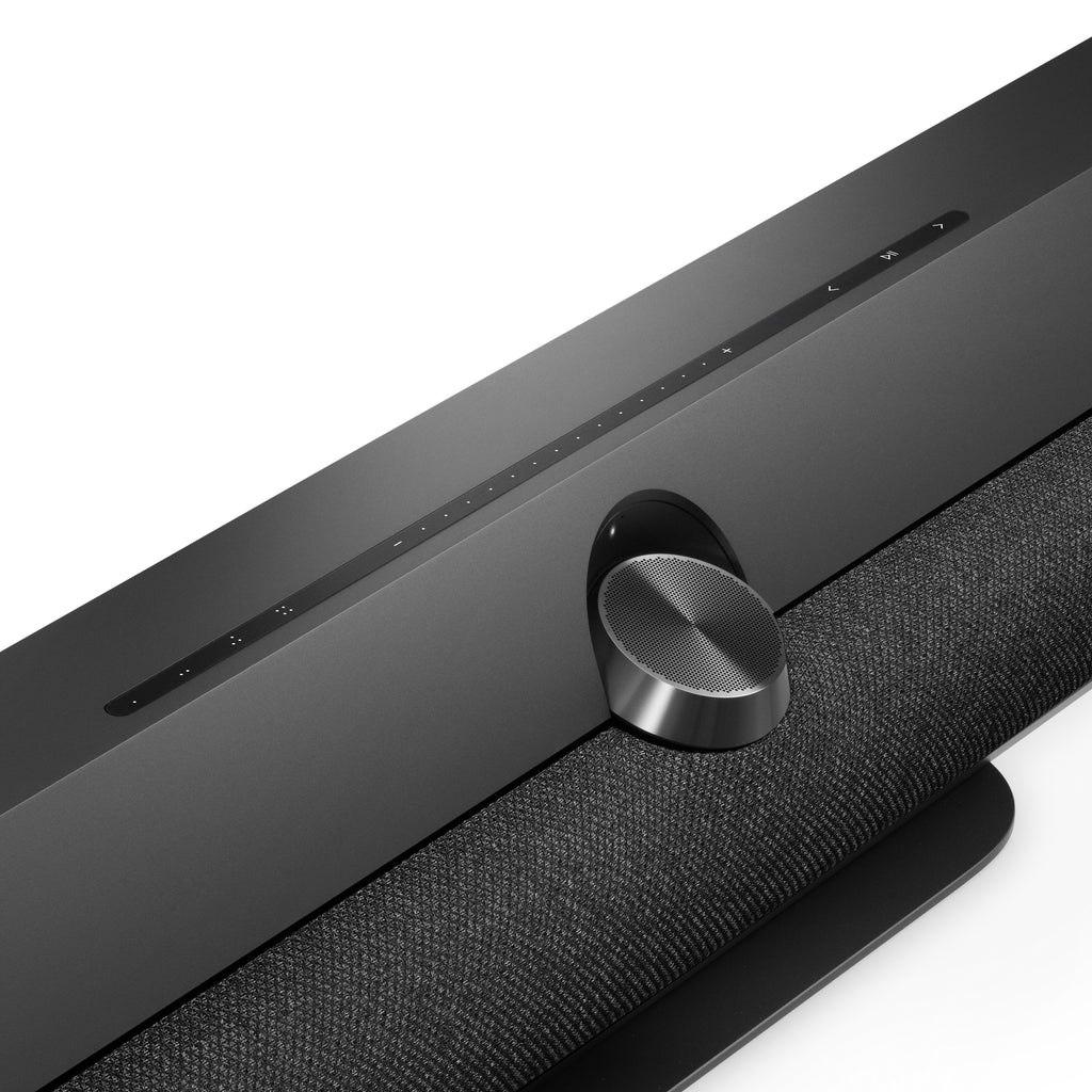 Bang & olufsen Beosound Premiere Soundbar von vorn mit Stoffcover mit Sicht auf die Bedienelemente