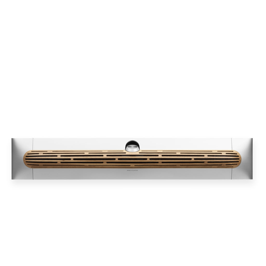 Bang & olufsen Beosound Premiere Soundbar in Natural Aluminium - Ansicht von vorn mit Cover in Eichenholz 