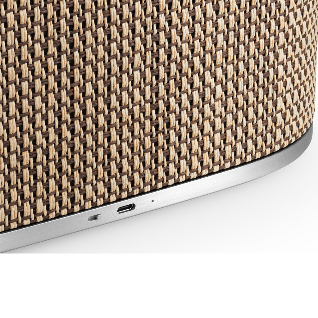 Bang & Olufsen, B&O Beosound A5 - tragbarer Multiroom Lautsprecher aus der Centennial Collection in Century Weave - Ansicht auf den Ladeanschluss