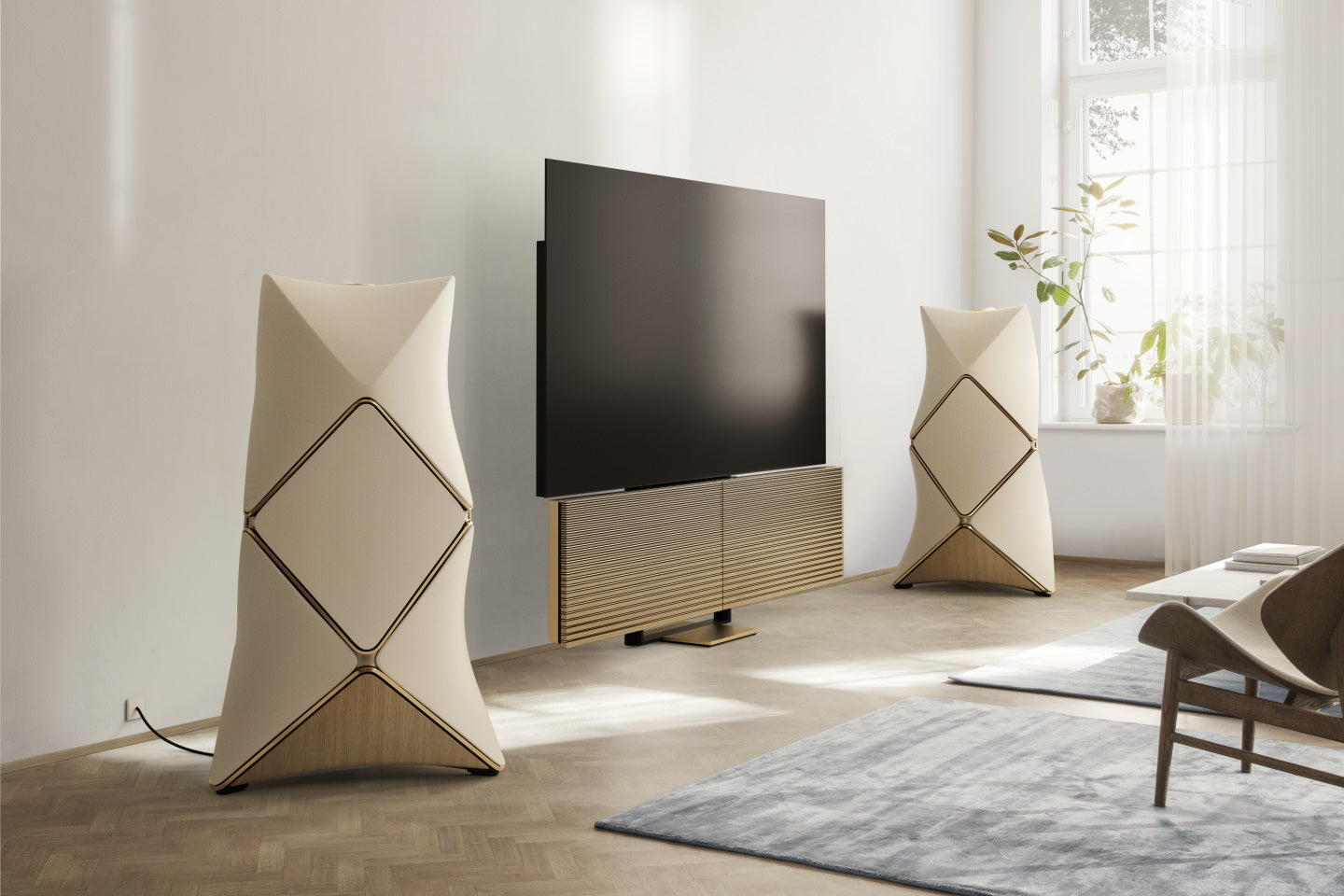 Bang 6 olufsen BeoLab 90 zusammen mit BeoVision Harmony