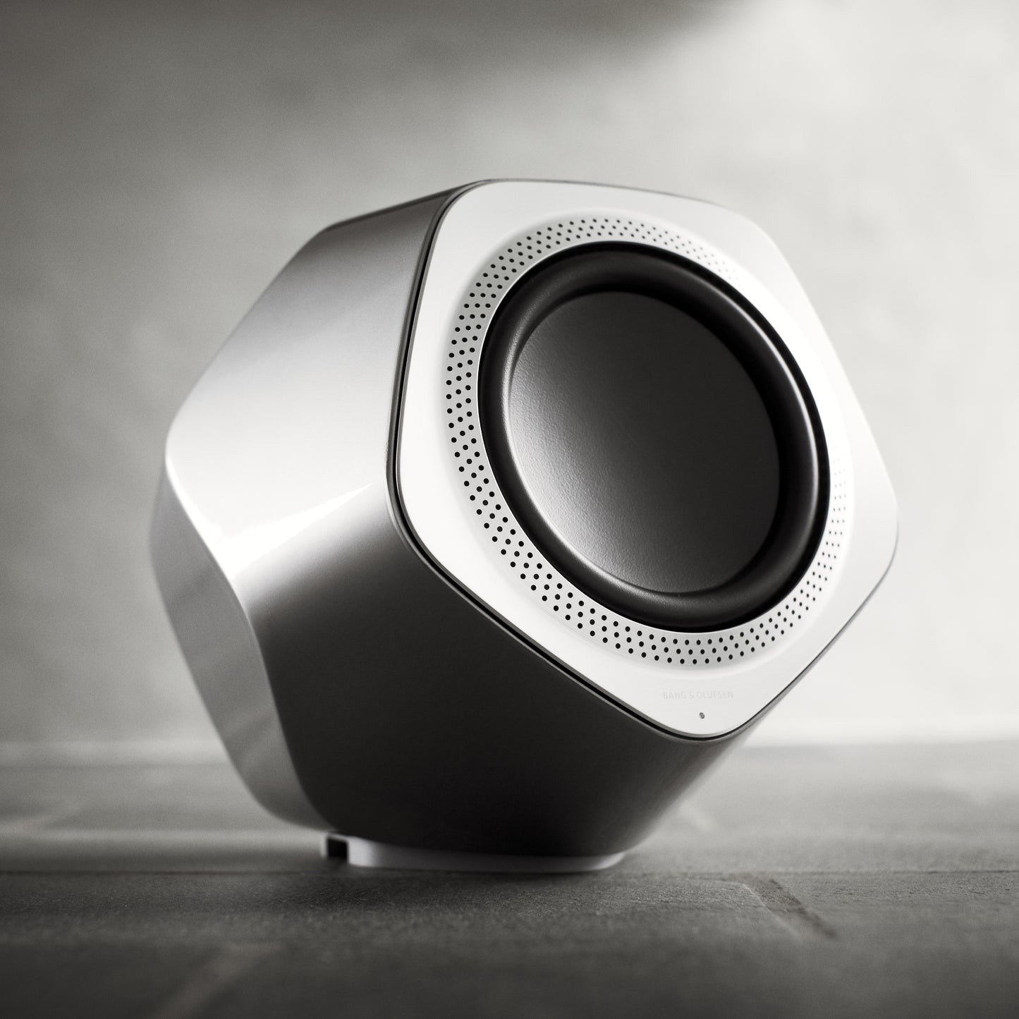 BeoLab 19 Subwoofer - grau